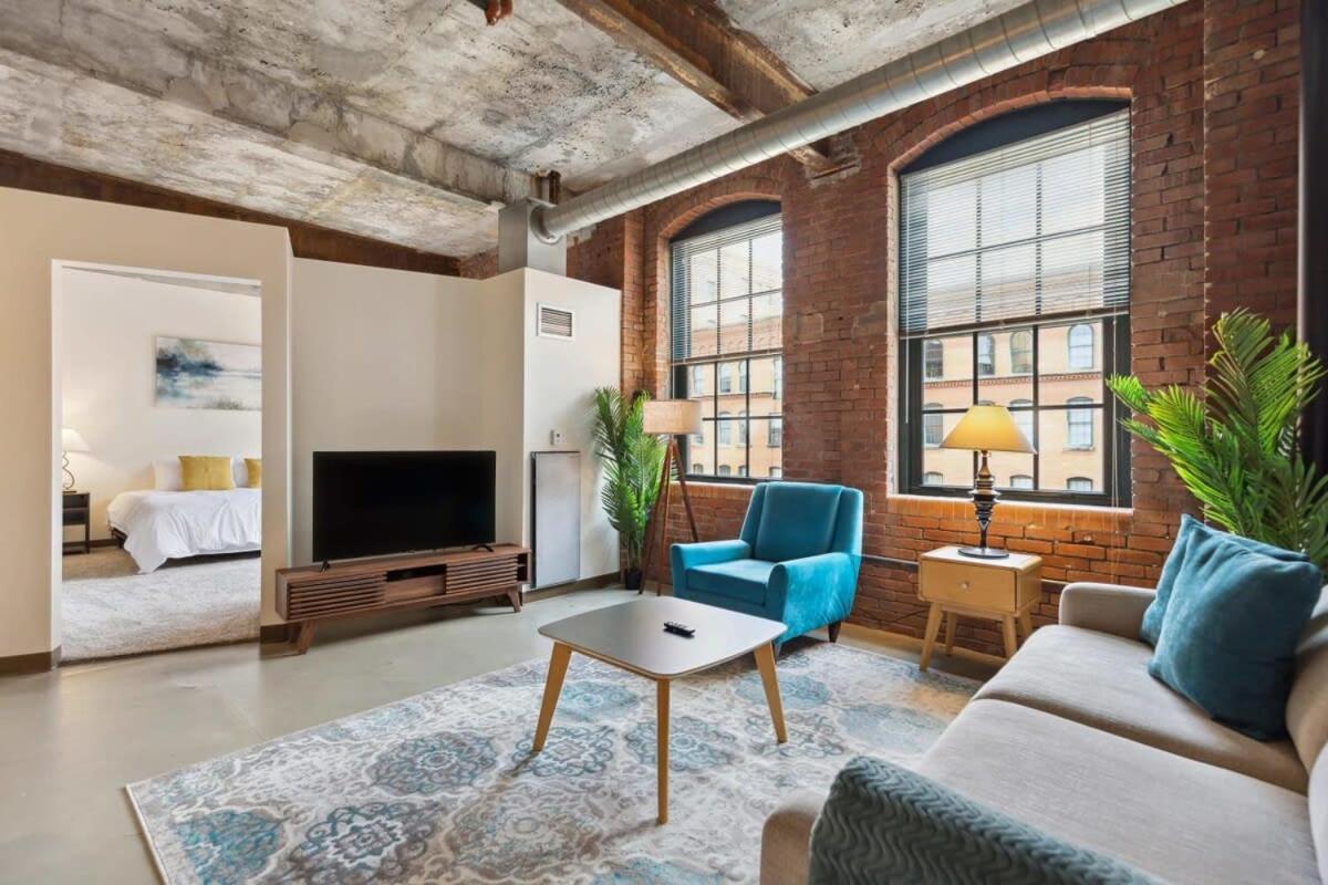 2Br Historic Loft Retreat With Pool & Gym Apartment Pittsburgh Exterior photo